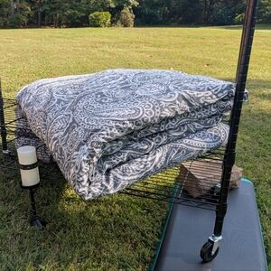 Liz Claiborne Queen Size Comforter